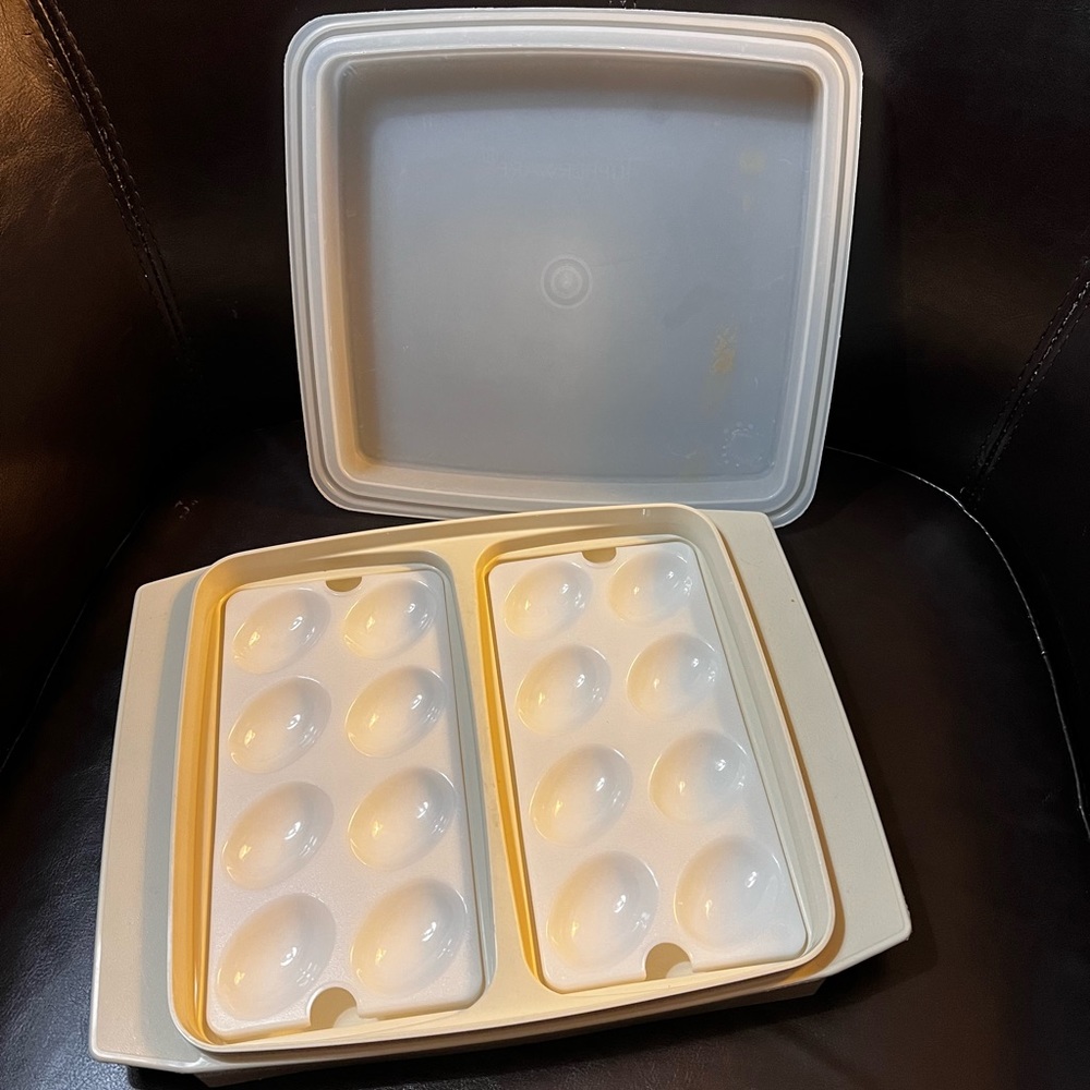 Vintage Tupperware Deviled Egg Tray Keeper Carrier Container 723-3
